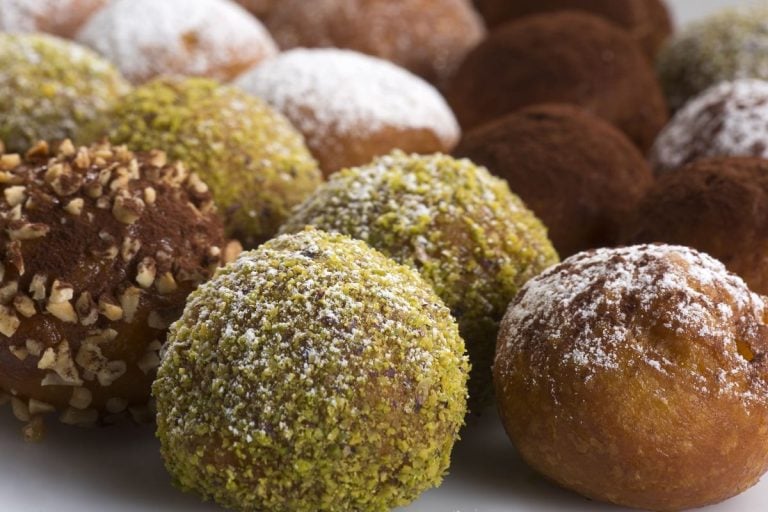 Le frittelle di Carnevale di Luigi Biasetto|La frittella allo zabaione di Biasetto|La box di frittelle di Luigi Biasetto|Frittella al tiramisù di Luigi Biasetto