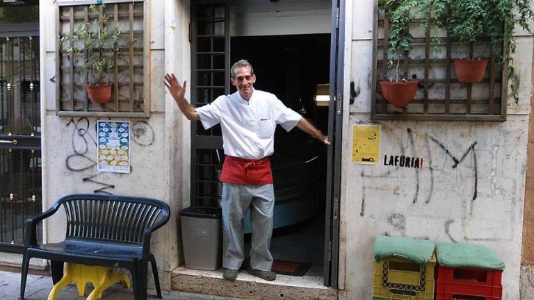 Filippo Ruggieri nella sua gelateria|Il banco della Gelateria del Pigneto|via pesaro al pigneto vista dall'alto