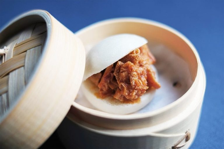 Un bao dentro alla vaporiera in bambù|Un piatto di eliche di Roberto Di Pinto|Chef