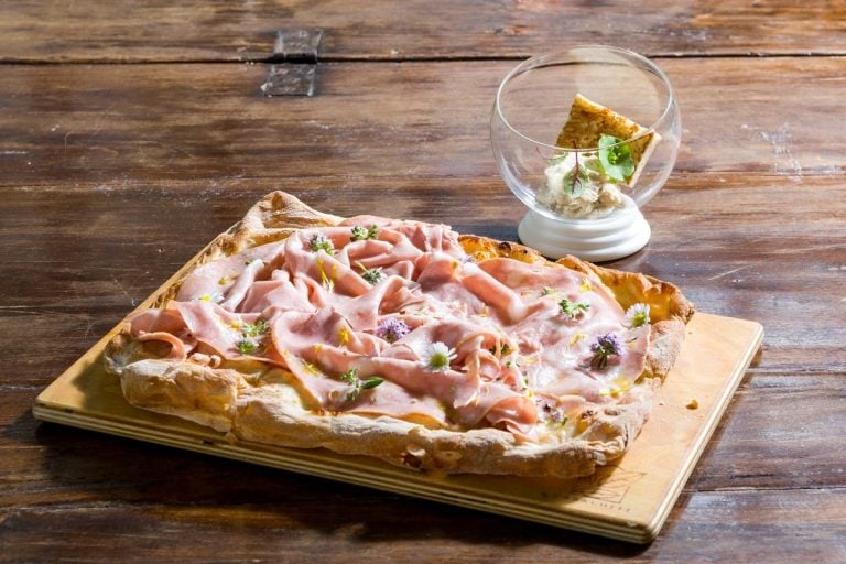 La pizza rosa di Casa Goffi|I plin take away di Gaudenzio|Il giardino di Casa Goffi|La focaccia ripiena di Scannabue|La mappa della prima tappa del Giro d'Italia 2021