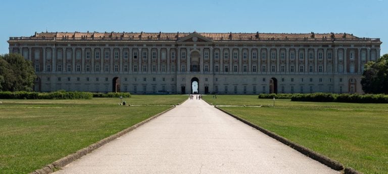 La reggia di Caserta|l'Anfiteatro campano