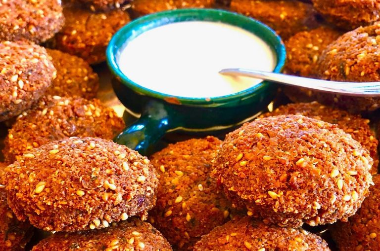 Falafel|Samosa di Altre Terre|Specialità siriane|i volti del Lab di antropologia del cibo|Insalata mediorientale