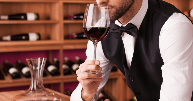 Sommelier al lavoro
