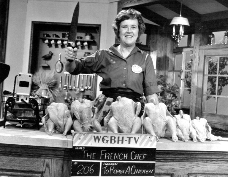 Julia Child insegna ad arrostire un pollo|Julia e Paul Child in cucina|Meryl Streep come Julia Child