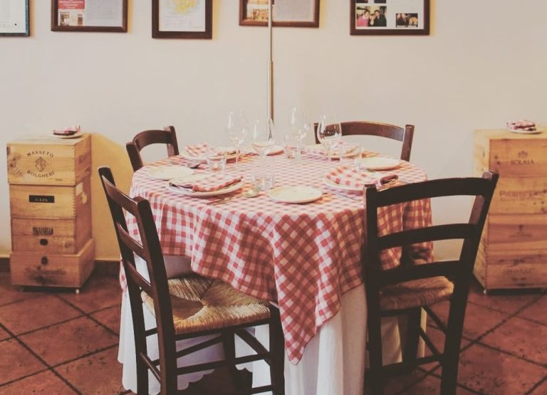 La Locandiera di Bernalda|Agnello e patate di La Locandiera di Bernalda|La Locandiera di Bernalda: Tripolina con mollica di pane fritta e peperone crusco|La Locandiera di Bernalda - la cuoca