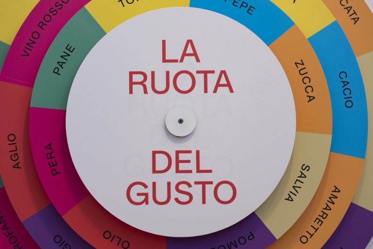 |Piatti del buon ricordo_Montanari_Molinari_Lazzaroni|Stanza_Gusto fuori casa|Racconto del gusto|La ruota del gusto|La parete degli chef|Tavolo del design 2|Tavolo del design 2|1 Primo maggio a Mensano (Siena)