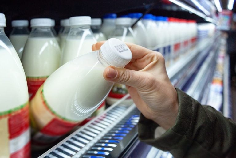 Controllare la scadenza del latte nel banco frigo|Il motto di Bestbefore