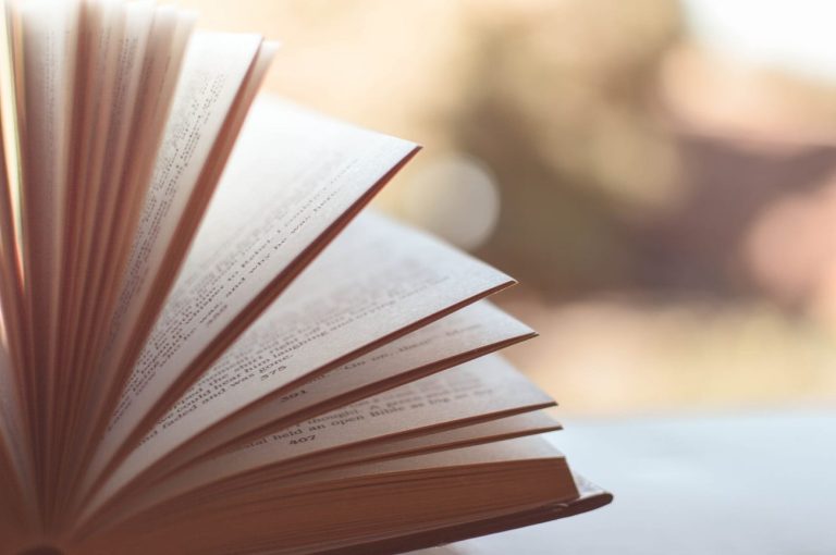 |copertina di Tutto fa brodo|copertina del libro l'uoo che sussurra alle alici|copertina i nuovi onnivori
