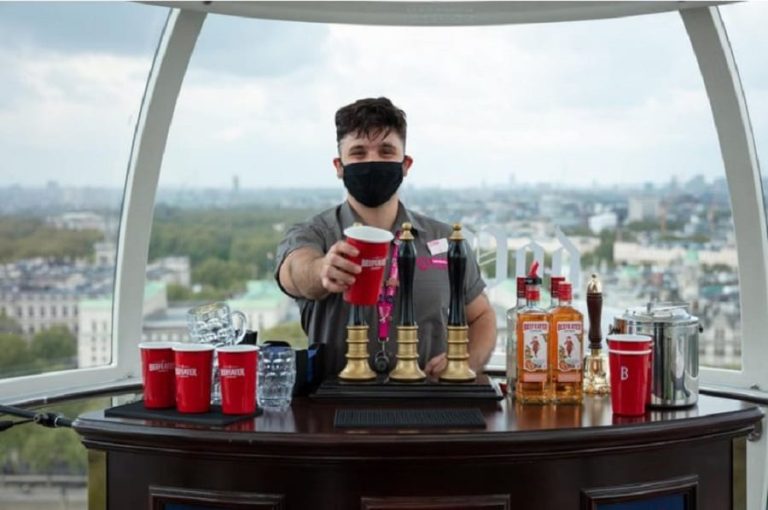 Il bancone del Pub Pod|London Eye|Freccette al Pub Pod