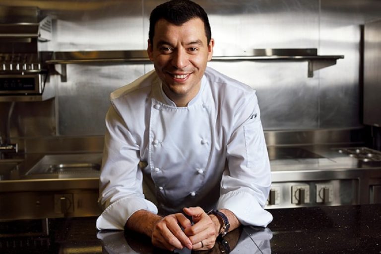 Luca Fantin nella cucina della Bulgari Ginza Tower|La sala del ristorante di Luca Fantin nella Bulgari Ginza Tower|La Bulgari Ginza Tower a Tokyo