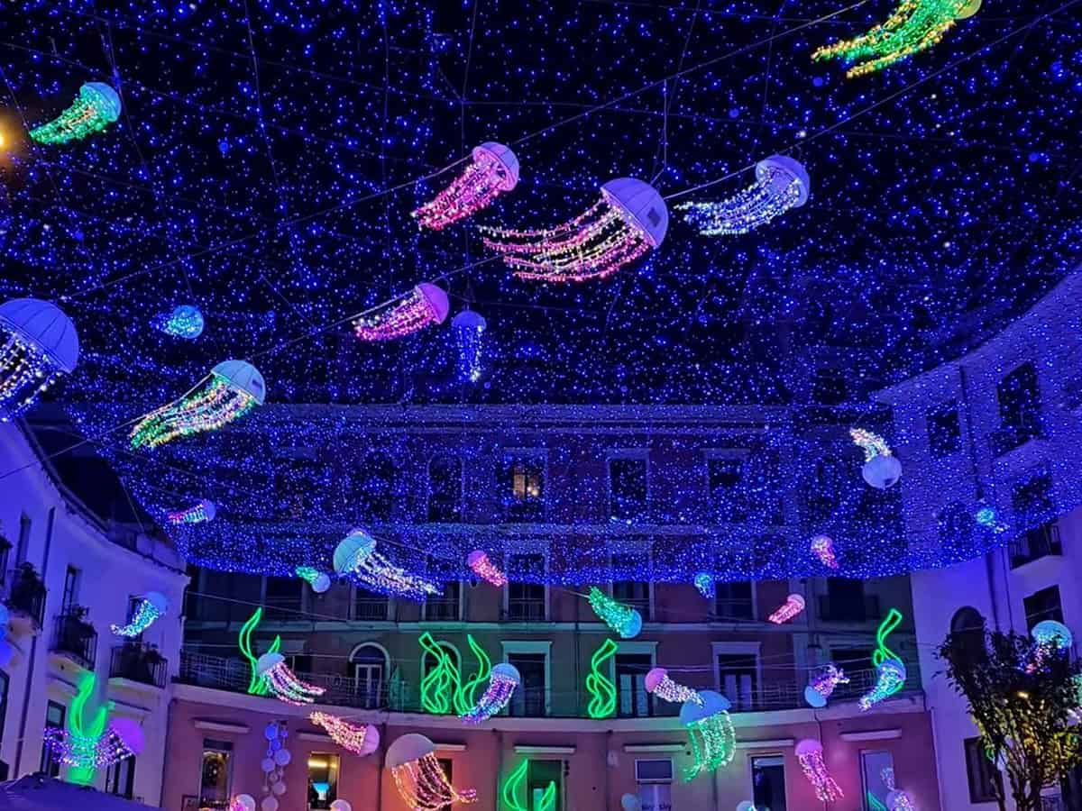 Dove mangiare a Salerno tra luminarie, cibo di strada e insegne storiche