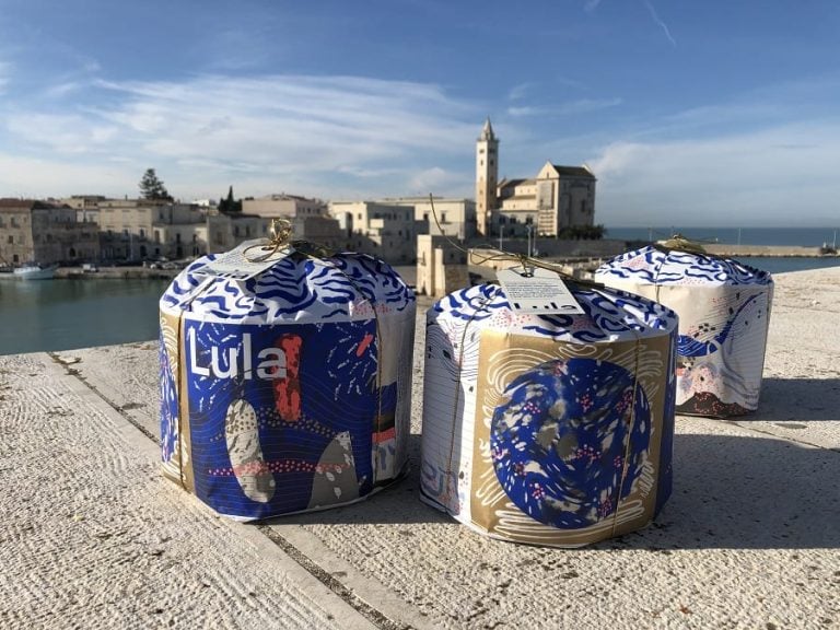 Tre panettoni di Lula incartati