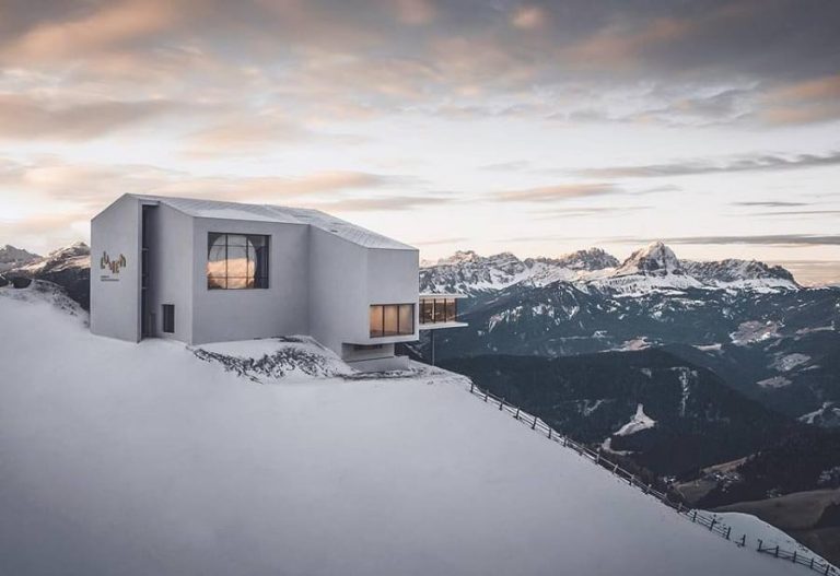 Lumen Museum tra le Dolomiti innevate|Al lavoro nella cucina di AlpInn