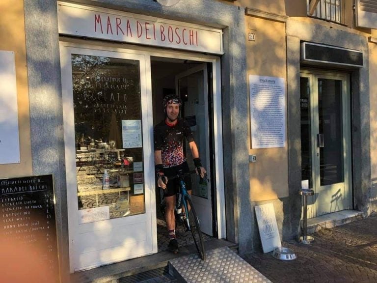 Oliviero Alotto da Mara dei Boschi|Oliviero Alotto beve un caffè