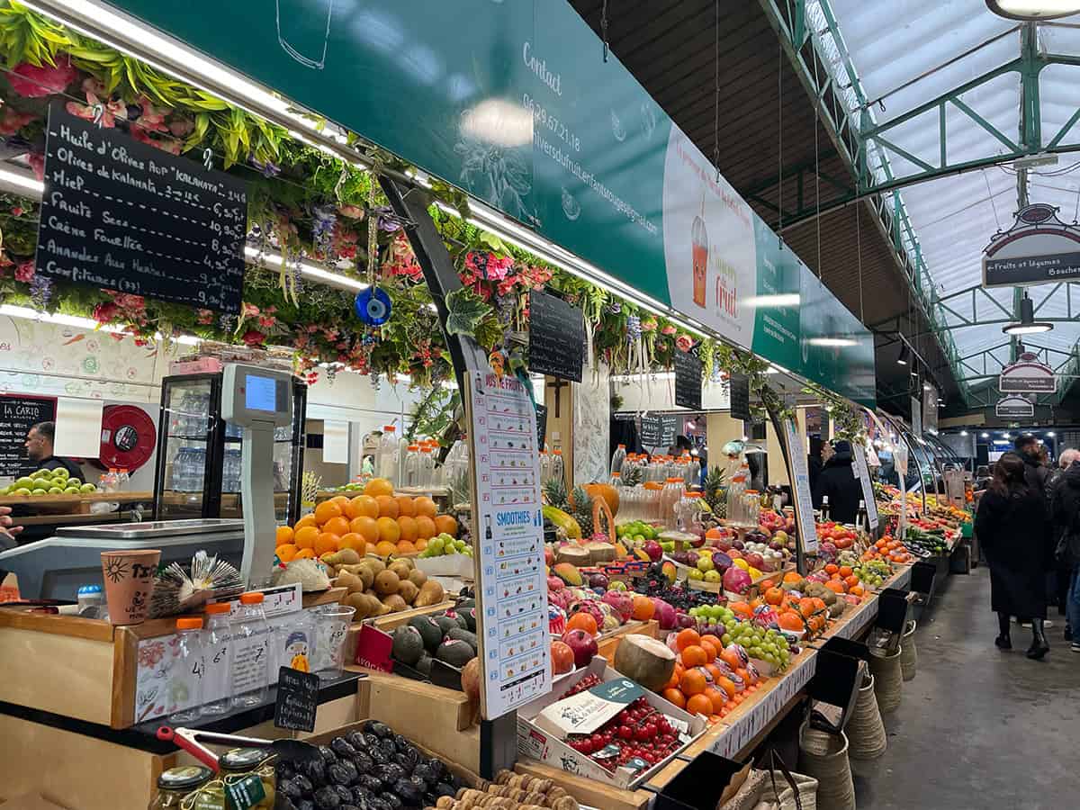 In uno dei più bei quartieri di Parigi c'è un mercato nascosto con tanto street food (che vale la pena provare)