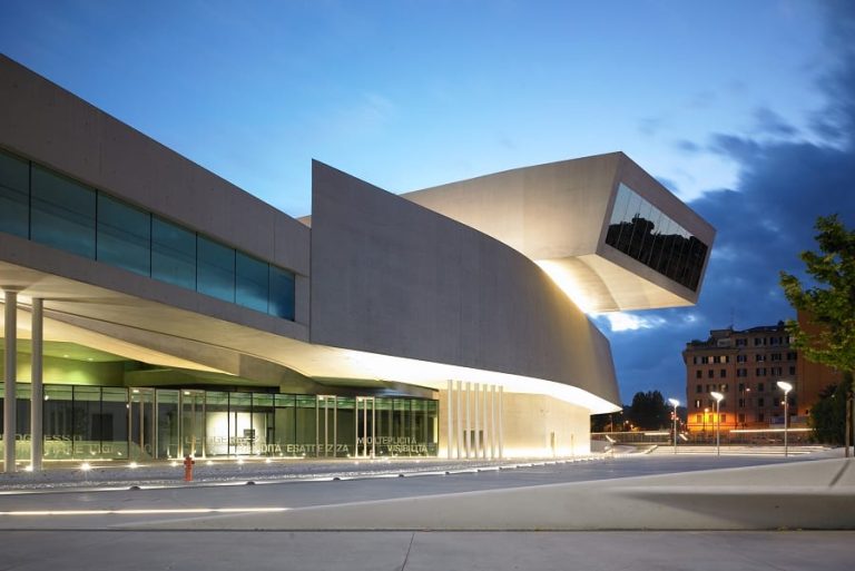 Il Maxxi visto da piazzale Alighiero Boetti
