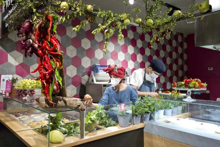 Il banco vegetale al Mercato Centrale di Torino|Il banco delle sfogliatelle a Torino|I ragazzi di Repopp|Umberto Montano e Davide Scabin al Mercato di Torino