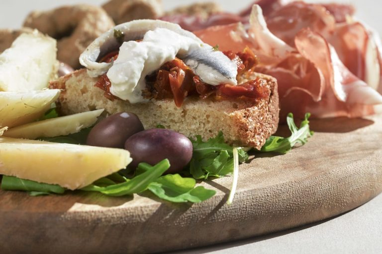 Tagliere con salumi e formaggi|Preparazione della merenda sinoira in studio|Merenda sinoira da chef|tartufo bianco di alba
