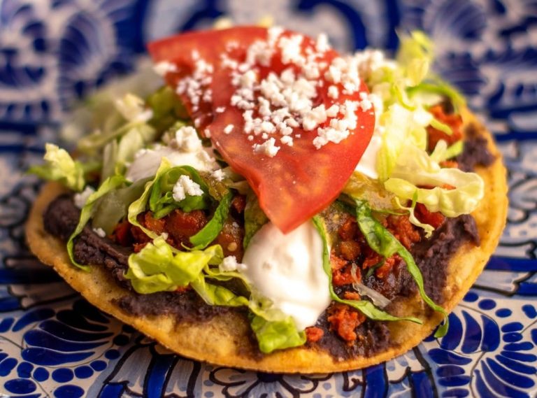 Tostada messicana|Chili con carne|Diana Beltran|due tacos al piatto|Burrito messicano|Pollo con guacamole