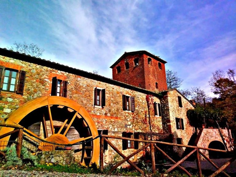Il mulino delle Pile a Chiusdino|Il logo di Mulino Bianco