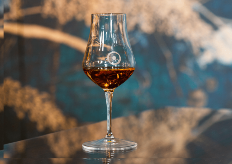 Un cocktail di Oro Whisky Bar. ?|Il logo di Oro whisky bar di Roma|Un bicchiere di whisky|casa manfredi|Un cocktail di Oro Whisky Bar. foto Bruno d'Amata