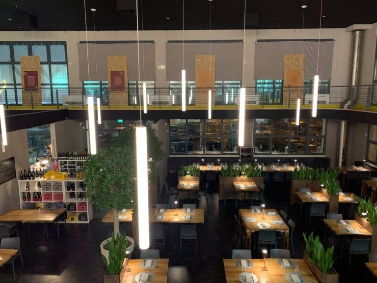 La sala dell'Osteria Plip|Davide Marchiori e il professor Crisanti