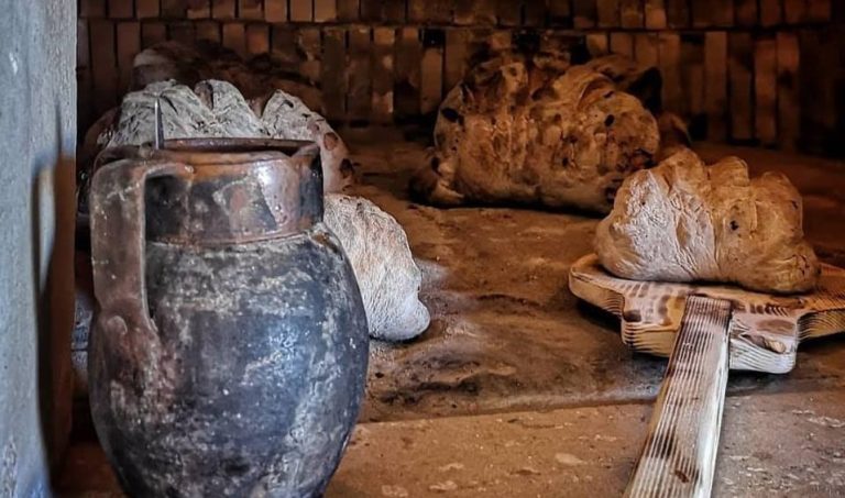 Un antico forno per cuocere il pane a Matera|Quattro numeri di Pantagruel