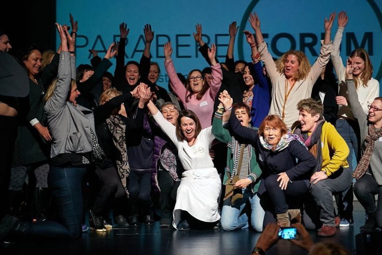 Le donne di Parabere insieme sul palco