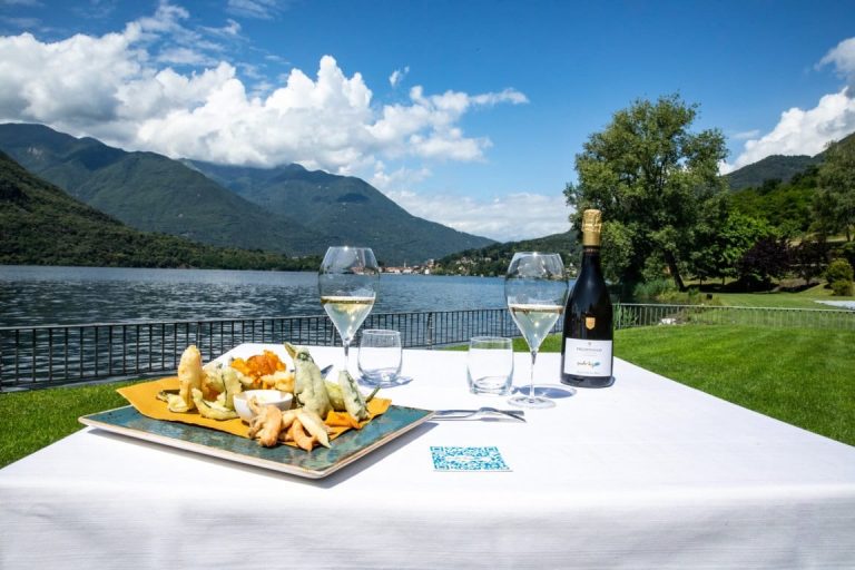 Tavolo sul prato del Bistrot del Piccolo Lago|la barchetta gourmet del Piccolo Lago|Carpione di laverello e verdure di Marco Sacco