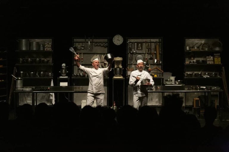 Spettacolo sul palco di Play with food|Uno spettacolo sul palco di Play with Food|Play for food