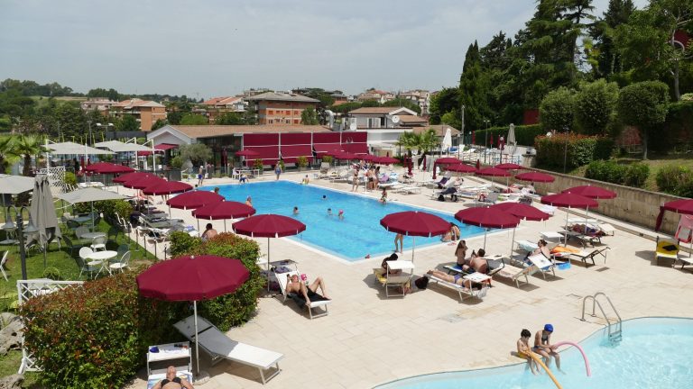 La piscina di Rosciolino al Play Pisana|Max Giusti e Alessandro Roscioli|Le pizze di Luca Issa da Rosciolino|Rosciolino e la piscina di notte|||La Gricia del Rosciolino|Rosciolino