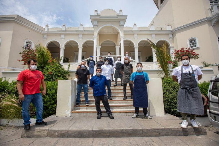 Lo staff del Refettorio di Lima|La Casa de Todos all'interno dell'arena de Acho