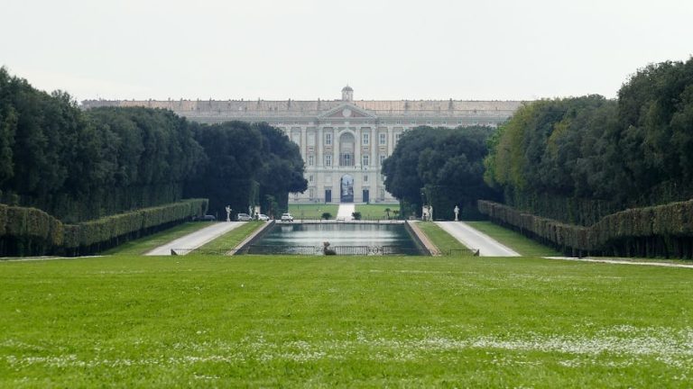 La Reggia di Caserta vista dal Giardino|La fontana di Diana e Atteone alla Reggia di Caserta|Il giardino della Reggia di Caserta