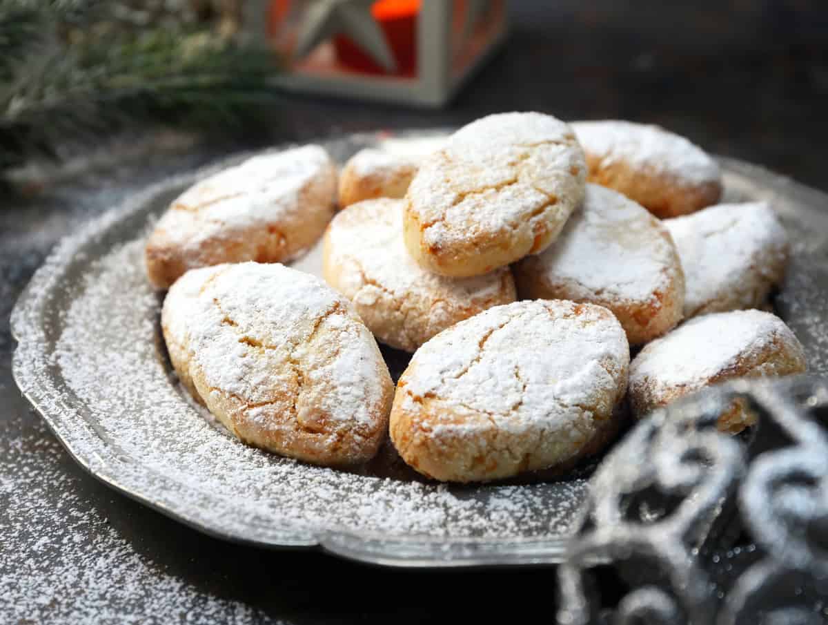 La lunga storia dei ricciarelli, i dolci di Siena adatti a chi è intollerante al lattosio