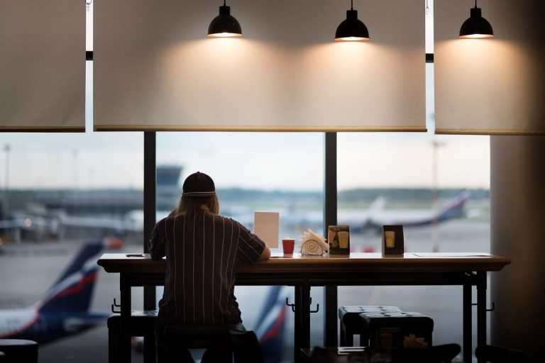 Un bar in aeroporto