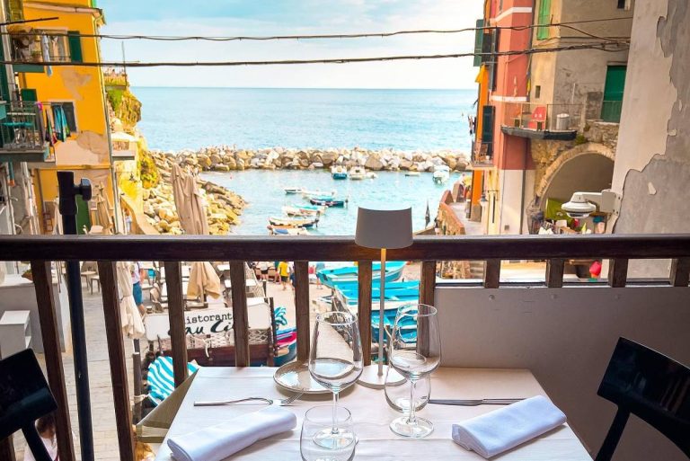 Rio Bistrot Riomaggiore|Farinata-su-teglia-forno-nostro|chef_sanremo_scampo alla pizzaiola|trofie al pesto|ristorante Sarri|ristorante Babette|Il Vescovado|||la loggia|Dav|Boccon Divino|impronta|Rio Bistrot|Hotel mare|hamburger masetto|Dai Pescatori