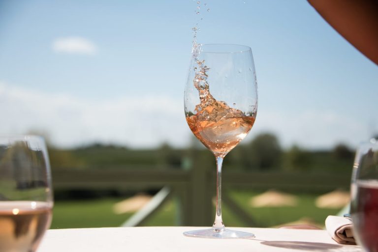 Rosati - credits consorzio Bardolino|Rosaati - Valtenesi - calice chiaretto|Rosati