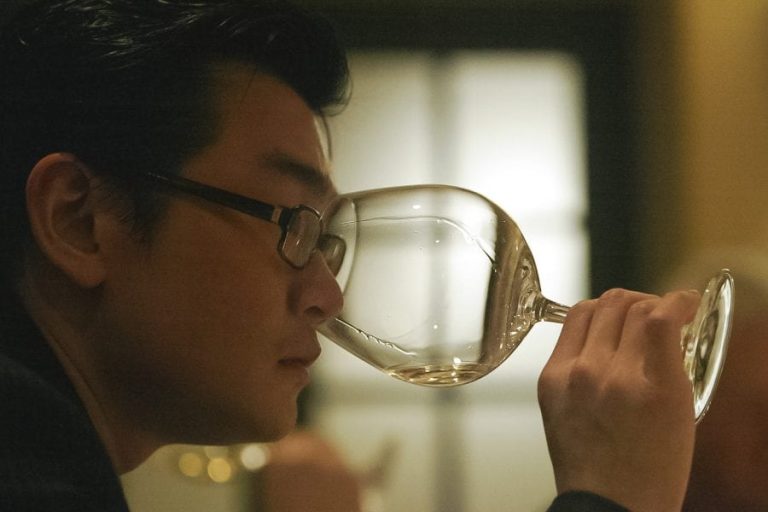 Rudy Kurniawan degusta un vino