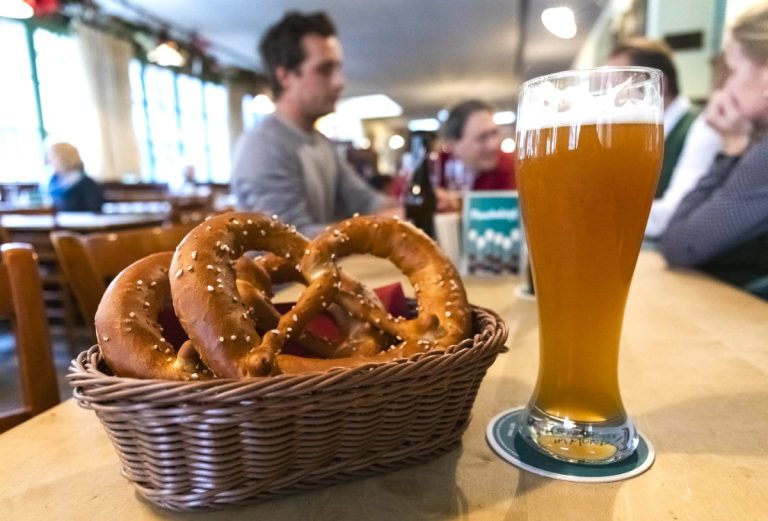 Salisburgo cosa vedere|Salisburgo cosa vedere: Stiegl-Brauwelt - la birreria privata piu? grande dell’Austria|Salisburgo cosa vedere: Stiegl-Brauwelt - la birreria privata piu? grande dell’Austria|Salisburgo cosa vedere: Birreria degli Agostiniani|Salisburgo cosa vedere: Panificio Stiftsbaeckerei St. Peter|Salisburgo cosa vedere: Franz Gramber del Panificio Stiftsbaeckerei St. Peter|Salisburgo cosa vedere: Cafe? Fu?rst – il produttore degli originali Mozartkugel|Salisburgo cosa vedere: Birrificio Die Weisse|Salisburgo cosa vedere: Cafe? Fu?rst – il produttore degli originali Mozartkugel|Salisburgo|