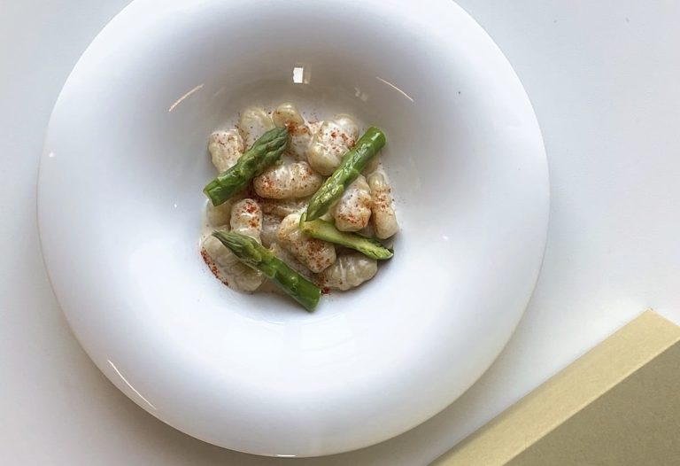 Gnocchi con asparagi di Villa Terzaghi|Chips vegetali e cocktail|Dessert al cioccolato di Villa Terzaghi