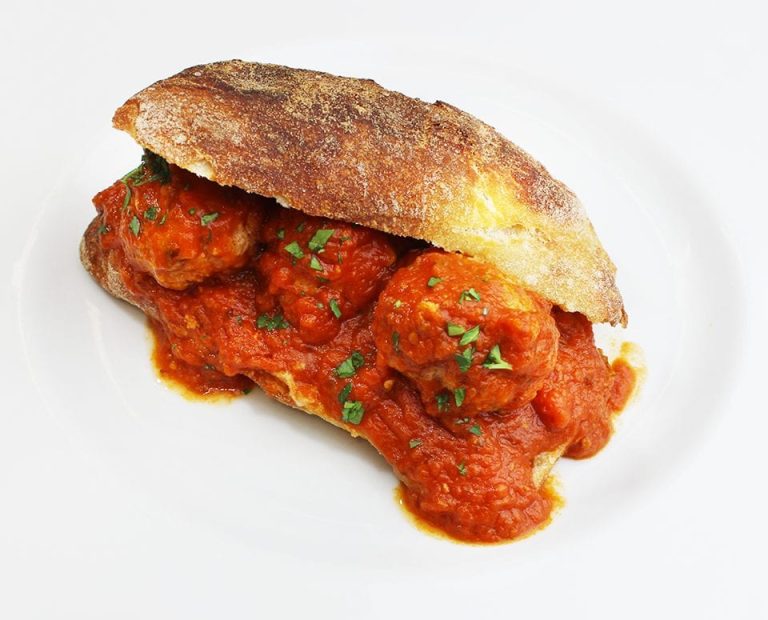 Panino con polpette al sugo|Una vaschetta di gelato|Gnocchi al sugo della Sora Lella take away|Panino con guanciale