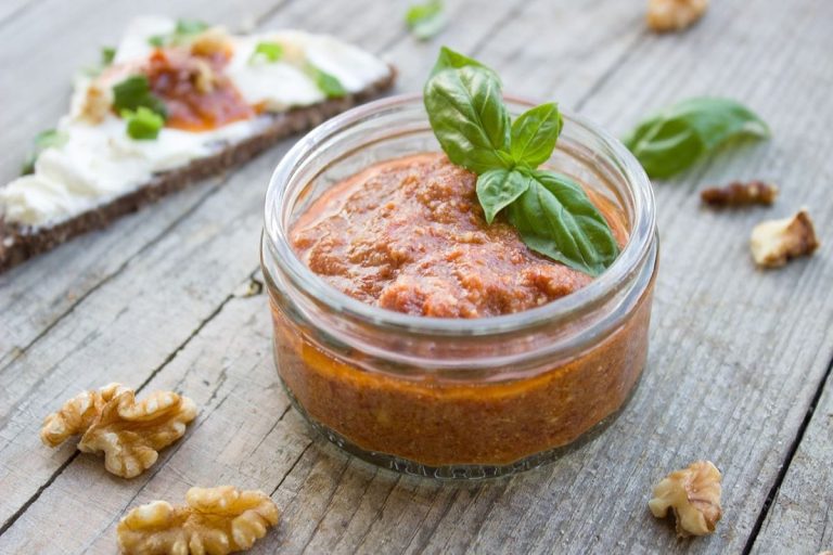 |Ragù pesce trattoria Visconti|Pasta con salsa di zucca|Pasta mozzarella|Pasta spugnole e asparagi|Pasta con gamberi di fiume e pesto all'ortica|Genovese di polpo|Ragù tre carni Trattoria Visconti|Sugo carne|Pesto sedano|Gnocchi al ragù de Lo Stuzzichino|Fusilli pesto sedano Trattoria Visconti