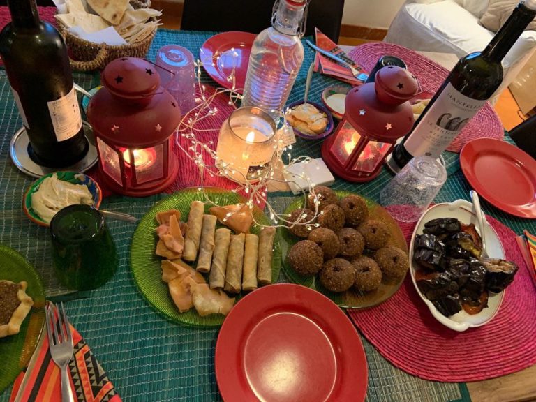 |Mlookheeyeh_spinaci hummustown|Hummustown Yalangee_involtini di foglia di vite|Hummustown Burak - involtini di carne|Hummustown felafel|Hummustown Wine visrtual tour_6|Hummustown Muhammara salsa|Hummustown wine virtual tour_1|piatto_hummustown|Hummustown cena con delivery|Hummustown wine virtual tour|Hummustown vistual wine tour_7||il team di hummstown