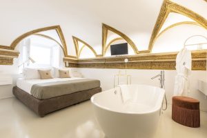 |Cristina Bowerman|Maurizio_Massimo_Micangeli_|||TheGrandArtGalleryRoom. una delle dimore di The Grand House|||TheGrandKing'sRoadLounge uno degli appartamenti di The Grand House|||||