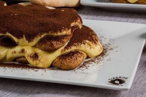 Tiramisù al piatto|Un giudice assaggia le creme per i tiramisù preparate dai concorrenti della tiramisù world cup