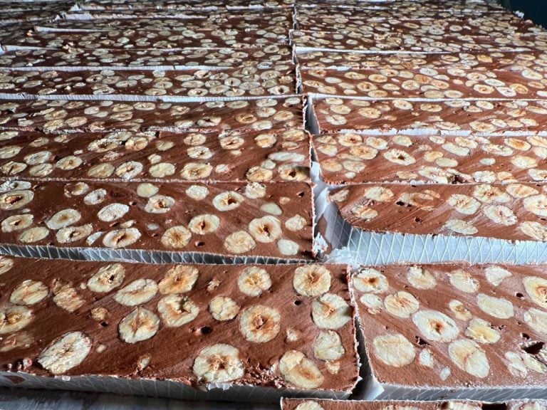 Torronifico del Casale - torrone tenero alle nocciole e cacao|Torronifico del Casale - ghirlanda di torrone friabile|Torronifico del Casale - torrone classico friabile alle mandorle: lavorazione|Torronifico del Casale - sbrisolona|Torronifico del Casale - torrone classico friabile|Torronifico del Casale - torrone tenero in 4 gusti|Torronifico del Casale - torrone classico friabile: lavorazione|Torronifico del Casale - torrone classico friabile