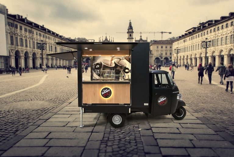 L'apecar di Caffè Vergnano a Torino