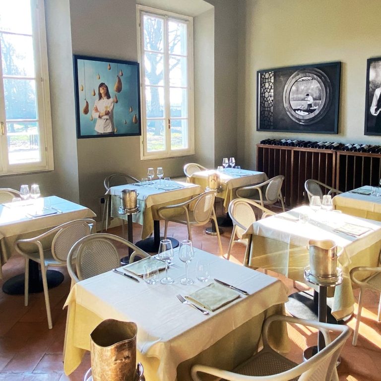 La sala del ristorante di Villa Terzaghi|La facciata di Villa Terzaghi|I baci di Cracco|Il bar di Villa Terzaghi|Rigatoni con ragù di trota