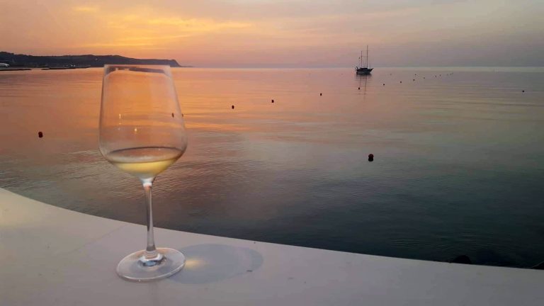 |vini marittimi produzione e trend di produzione|grafico con export regionale di vini marittimi e non|marco sacco e cinzia ferro foto adriaano mauri||marco sacco e paolo cuccia. piano 35|||
