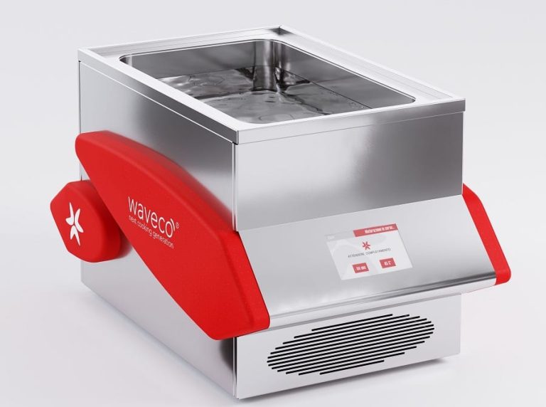 La macchina Waveco|NGH ritira il premio per Waveco sul palco spagnolo